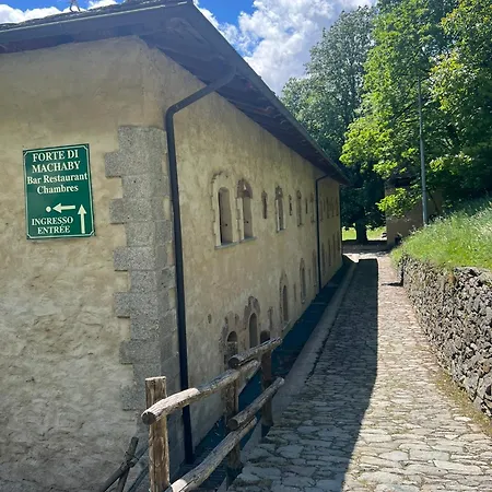 Rifugio Di Machaby Hostel